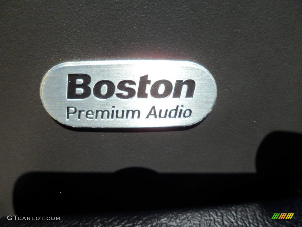 2005 Chrysler 300 C HEMI Audio System Photo #72881925