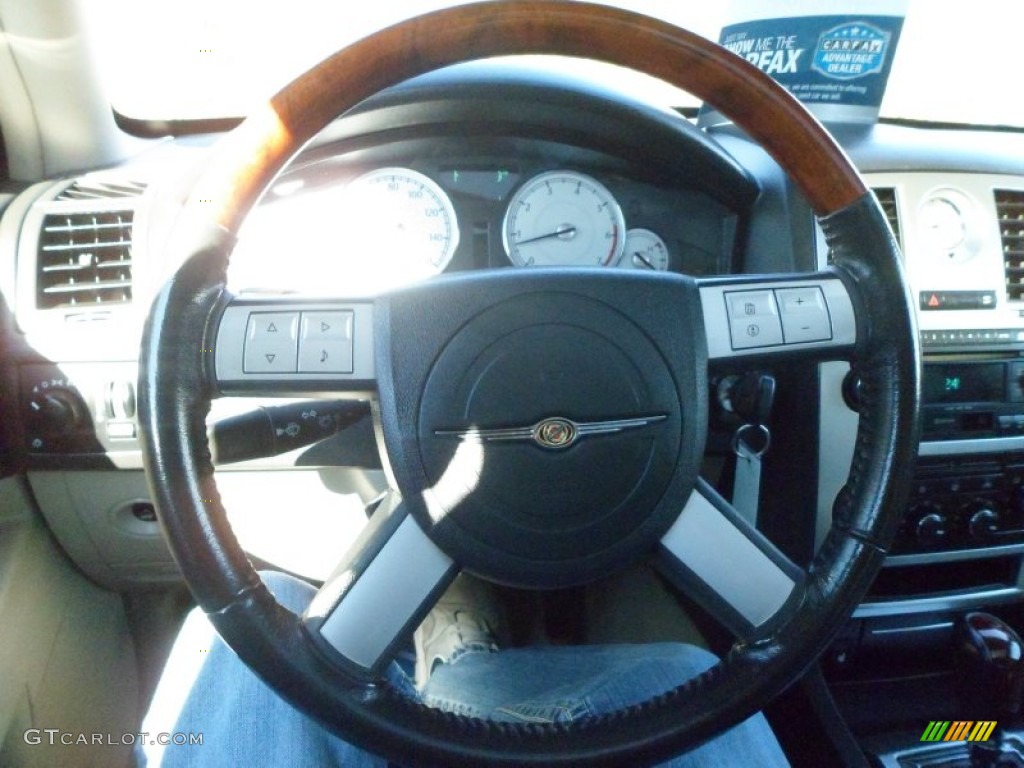 2005 Chrysler 300 C HEMI Dark Slate Gray/Light Graystone Steering Wheel Photo #72882240