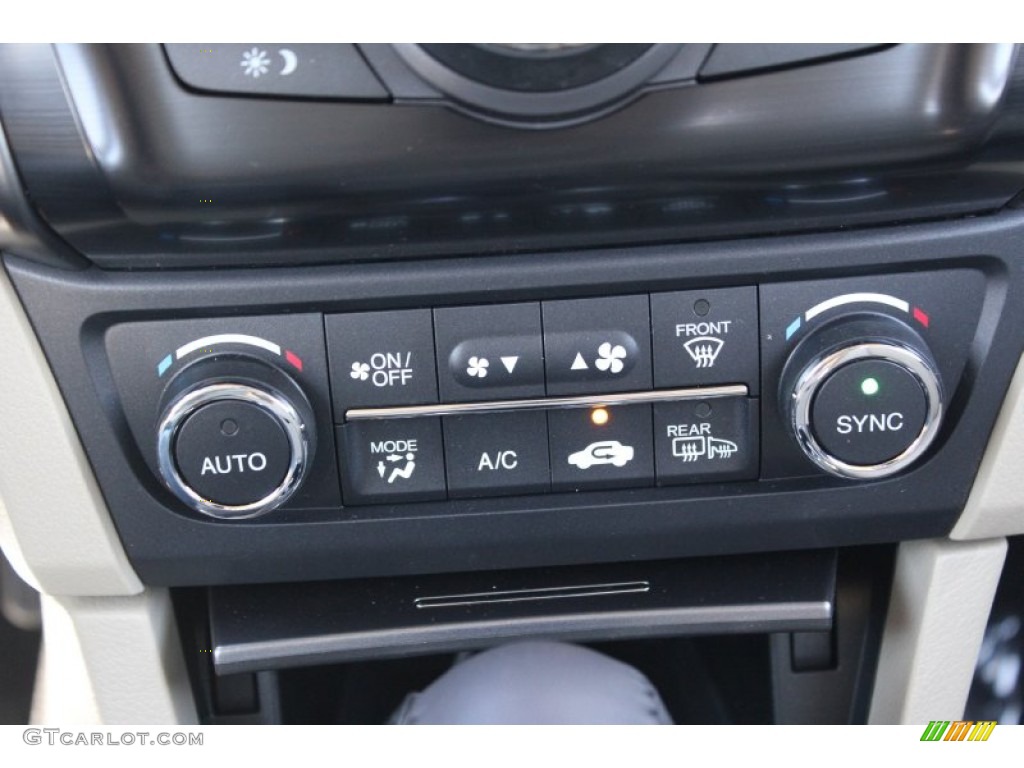 2013 Acura ILX 1.5L Hybrid Technology Controls Photo #72894608