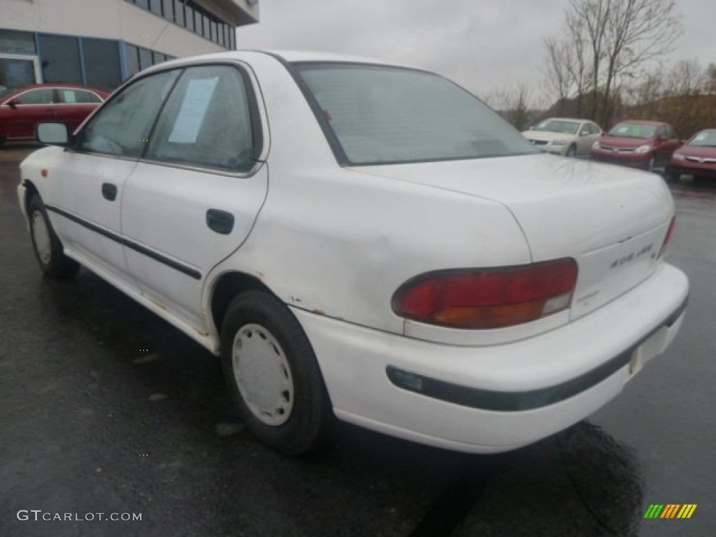 1993 Impreza L Sedan - Glacier White / Dark Gray photo #4