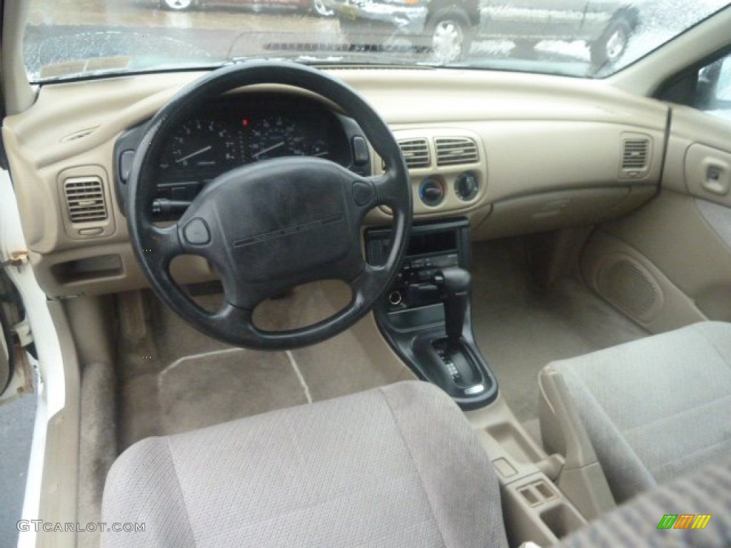 1993 Impreza L Sedan - Glacier White / Dark Gray photo #10