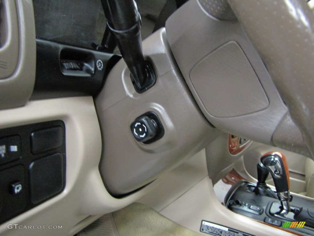 2002 LX 470 - Golden Pearl / Ivory photo #26