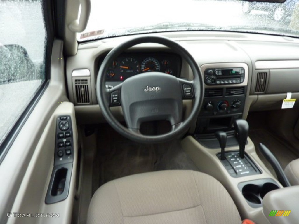 2004 Grand Cherokee Laredo 4x4 - Onyx Green Pearl / Taupe photo #15