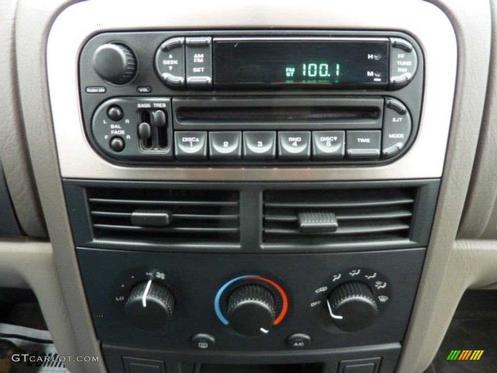 2004 Grand Cherokee Laredo 4x4 - Onyx Green Pearl / Taupe photo #19