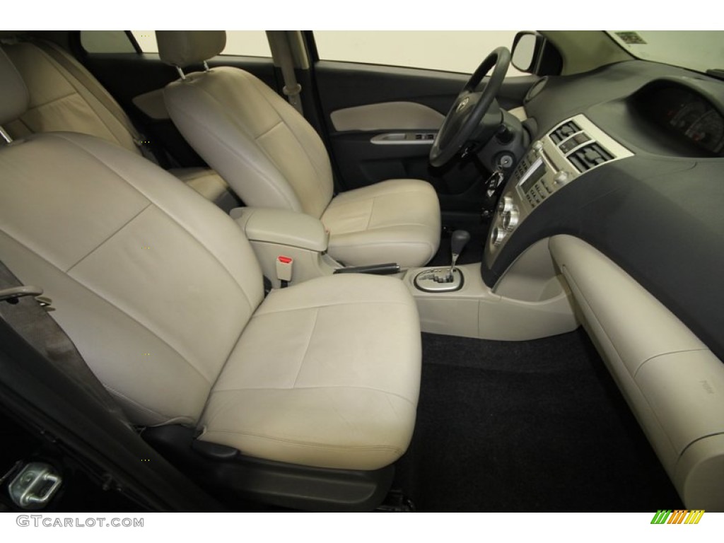 2008 Yaris Sedan - Nautical Blue Metallic / Bisque photo #31