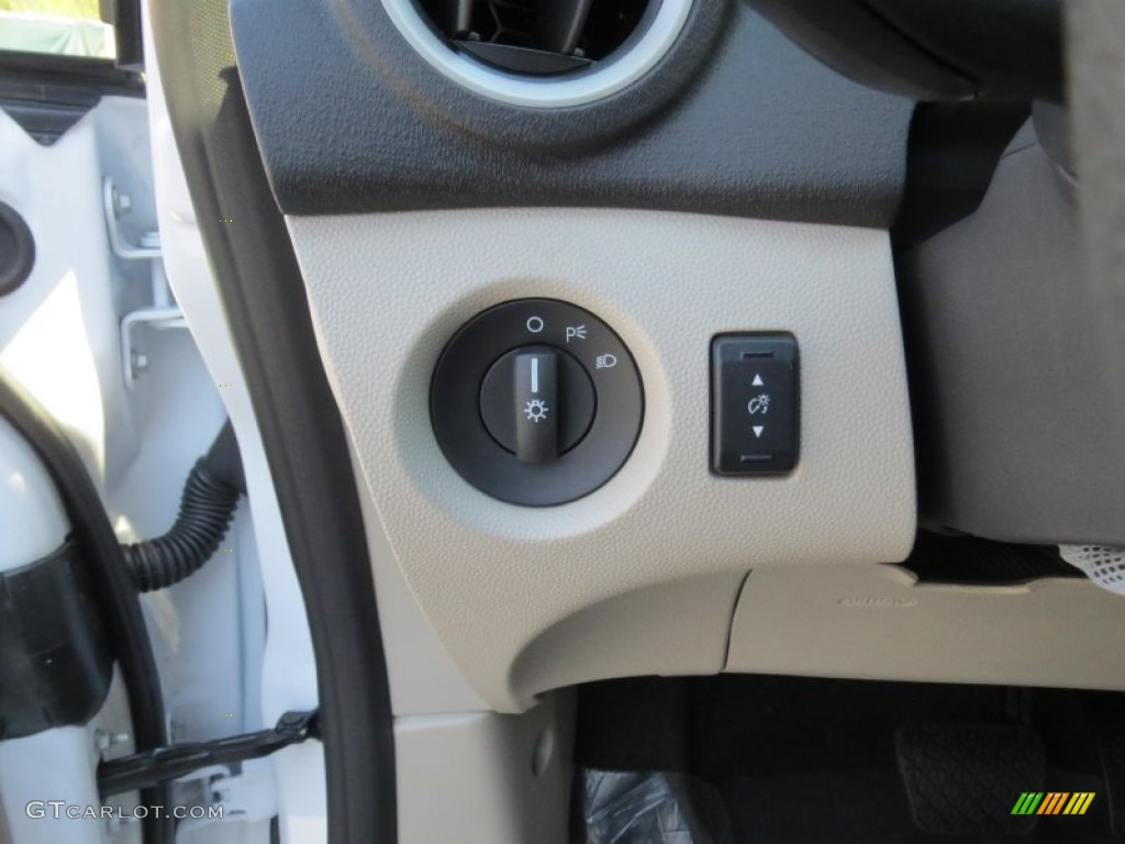 2013 Ford Fiesta S Hatchback Controls Photo #72917098