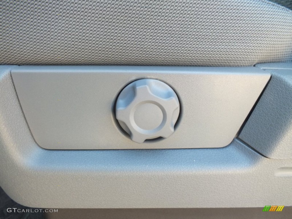 2013 Ford F150 XL Regular Cab Controls Photo #72920737