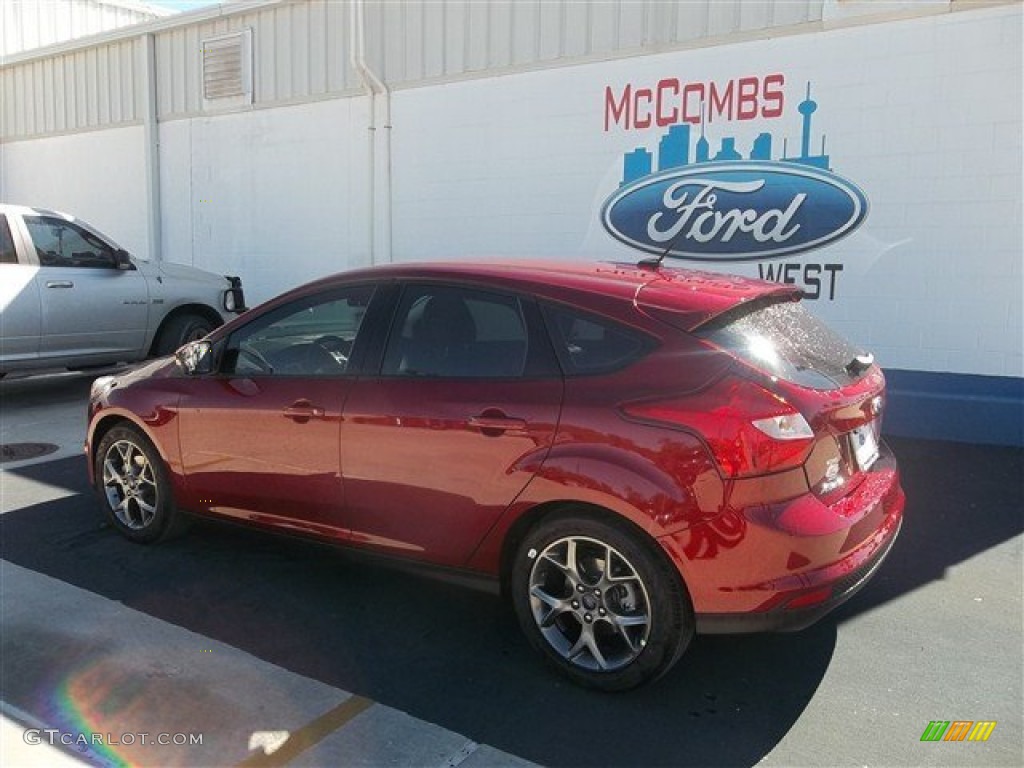 2013 Focus SE Hatchback - Ruby Red / Charcoal Black photo #3