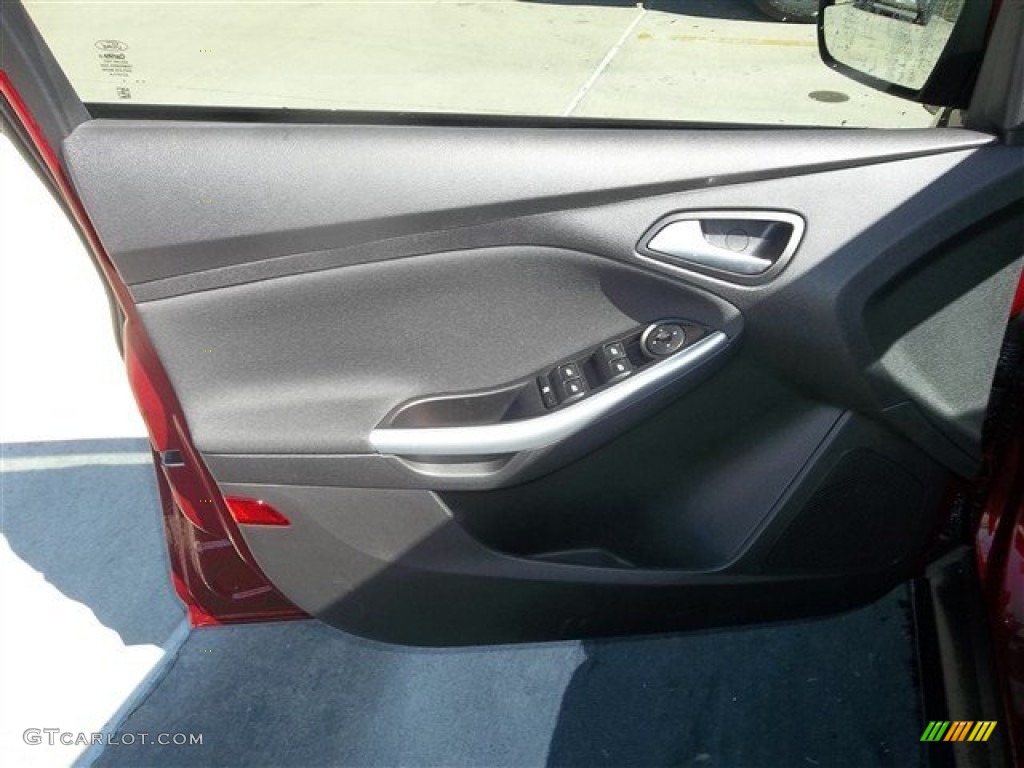 2013 Focus SE Hatchback - Ruby Red / Charcoal Black photo #21