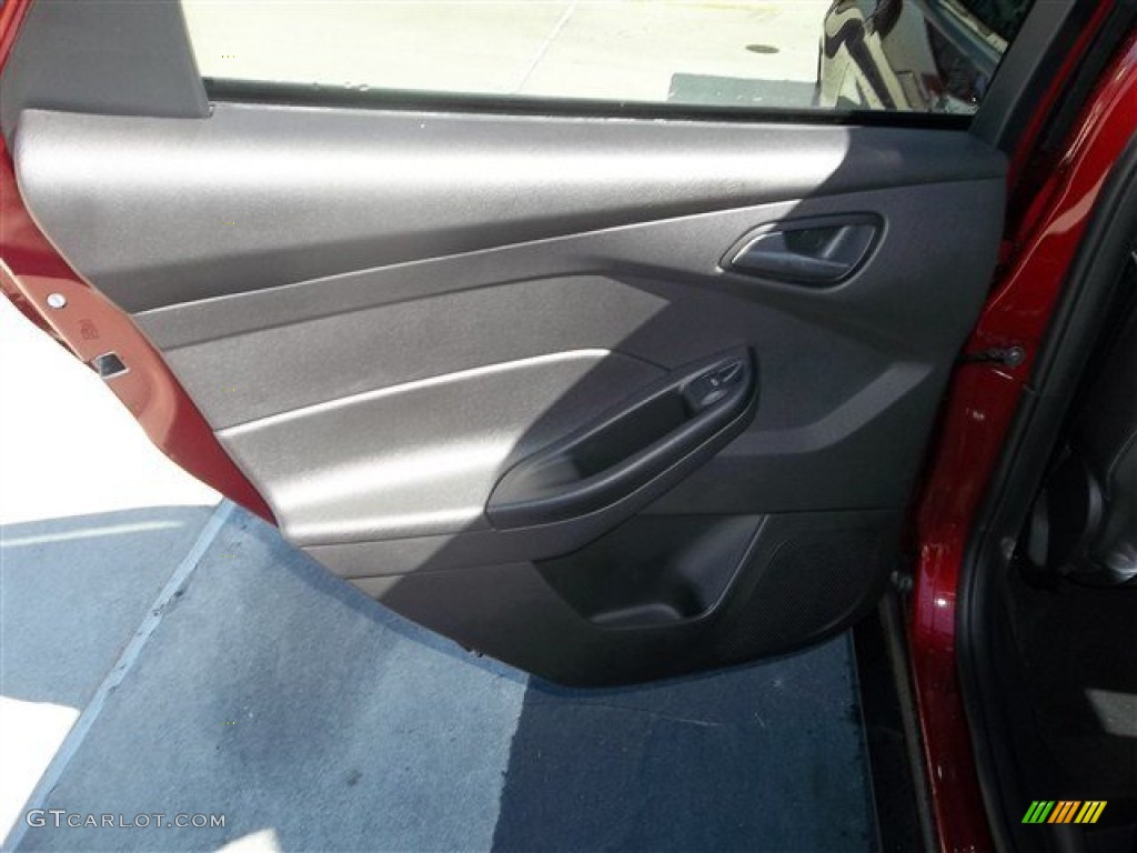 2013 Focus SE Hatchback - Ruby Red / Charcoal Black photo #24