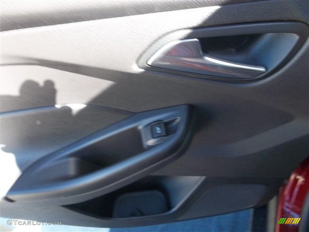 2013 Focus SE Hatchback - Ruby Red / Charcoal Black photo #25