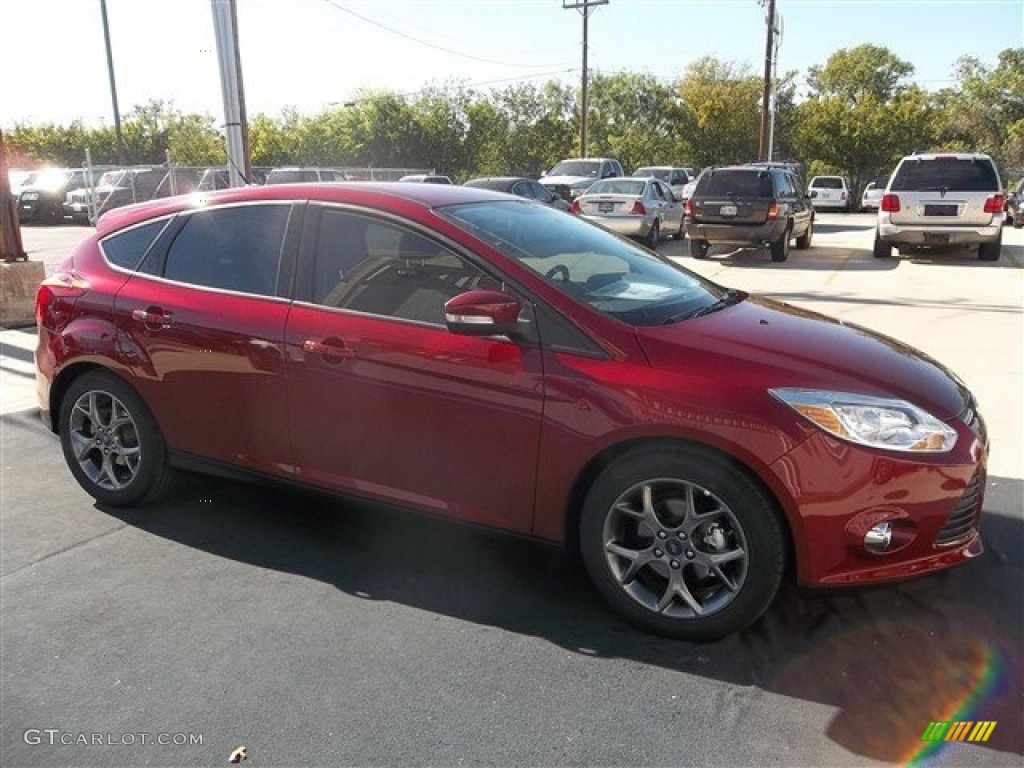 2013 Focus SE Hatchback - Ruby Red / Charcoal Black photo #63
