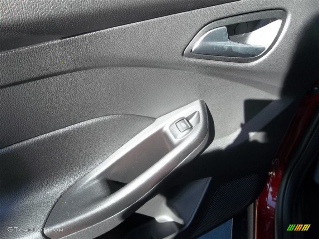 2013 Focus SE Hatchback - Ruby Red / Charcoal Black photo #77