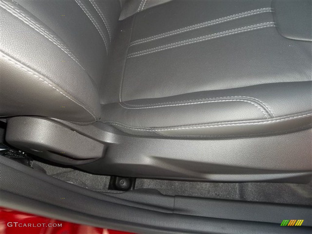 2013 Focus SE Hatchback - Ruby Red / Charcoal Black photo #79