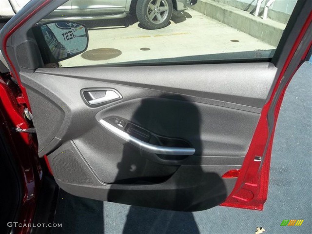 2013 Focus SE Hatchback - Ruby Red / Charcoal Black photo #82