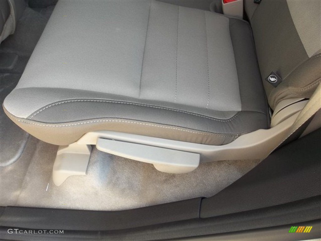 2013 Ford C-Max Hybrid SE Rear Seat Photo #72926113