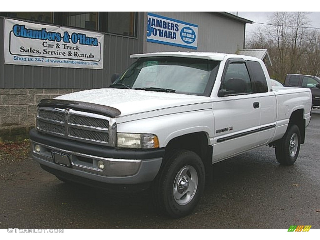 2001 Ram 1500 ST Club Cab 4x4 - Bright White / Agate photo #1