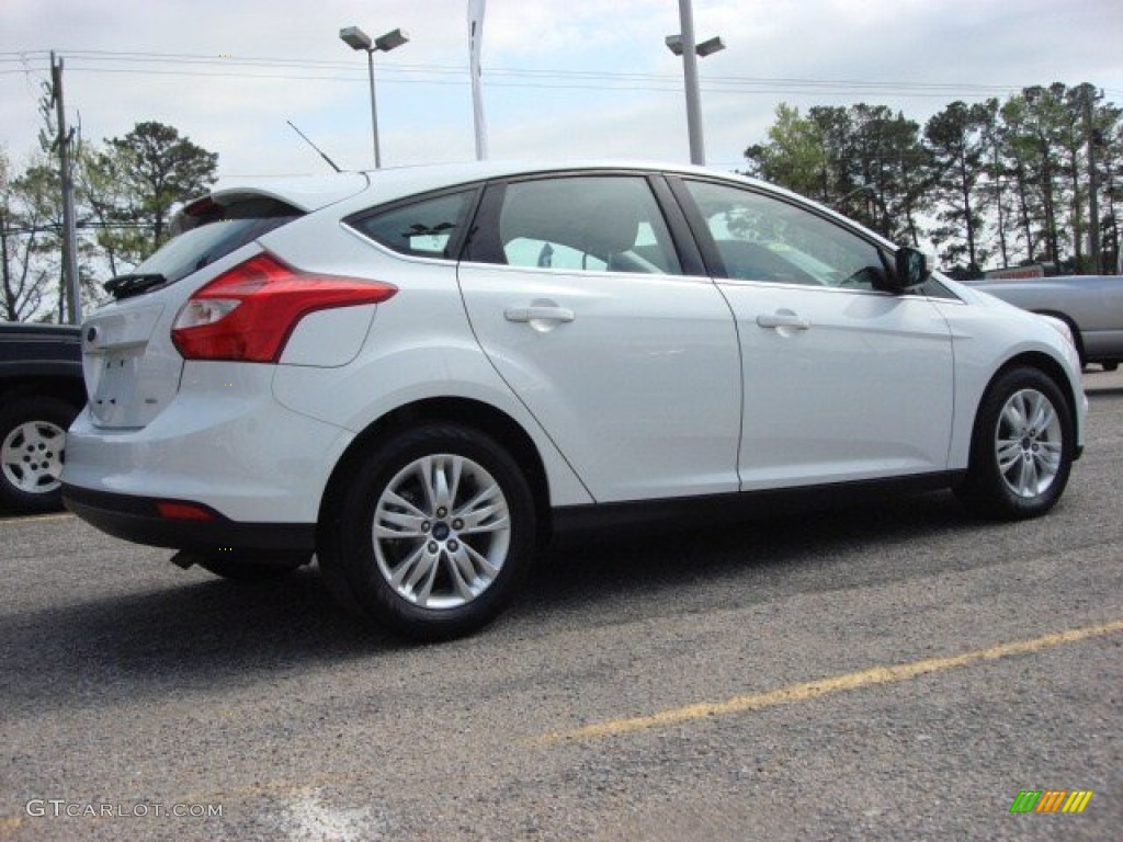 2012 Focus SEL 5-Door - Oxford White / Stone photo #5