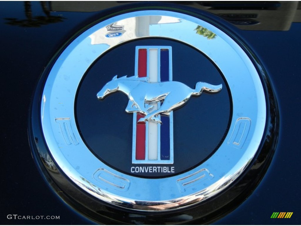 2013 Ford Mustang V6 Mustang Club of America Edition Convertible Marks and Logos Photos