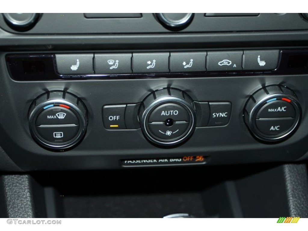 2013 Volkswagen Jetta GLI Autobahn Controls Photo #72930433