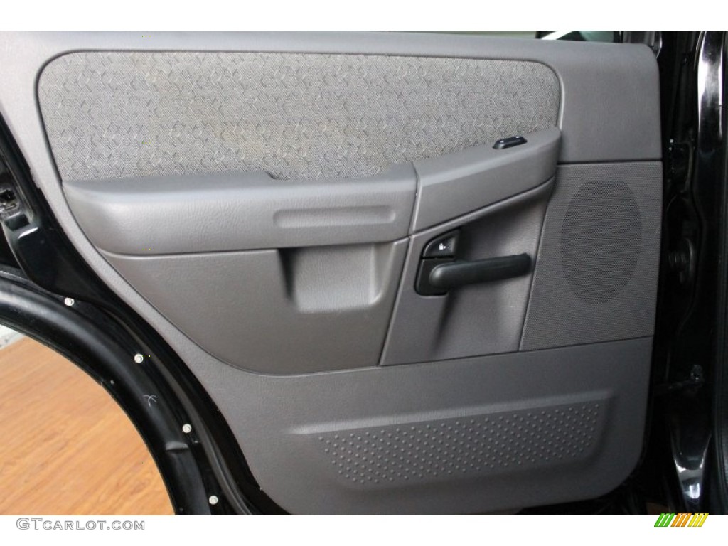 2004 Explorer XLS - Black / Graphite photo #25