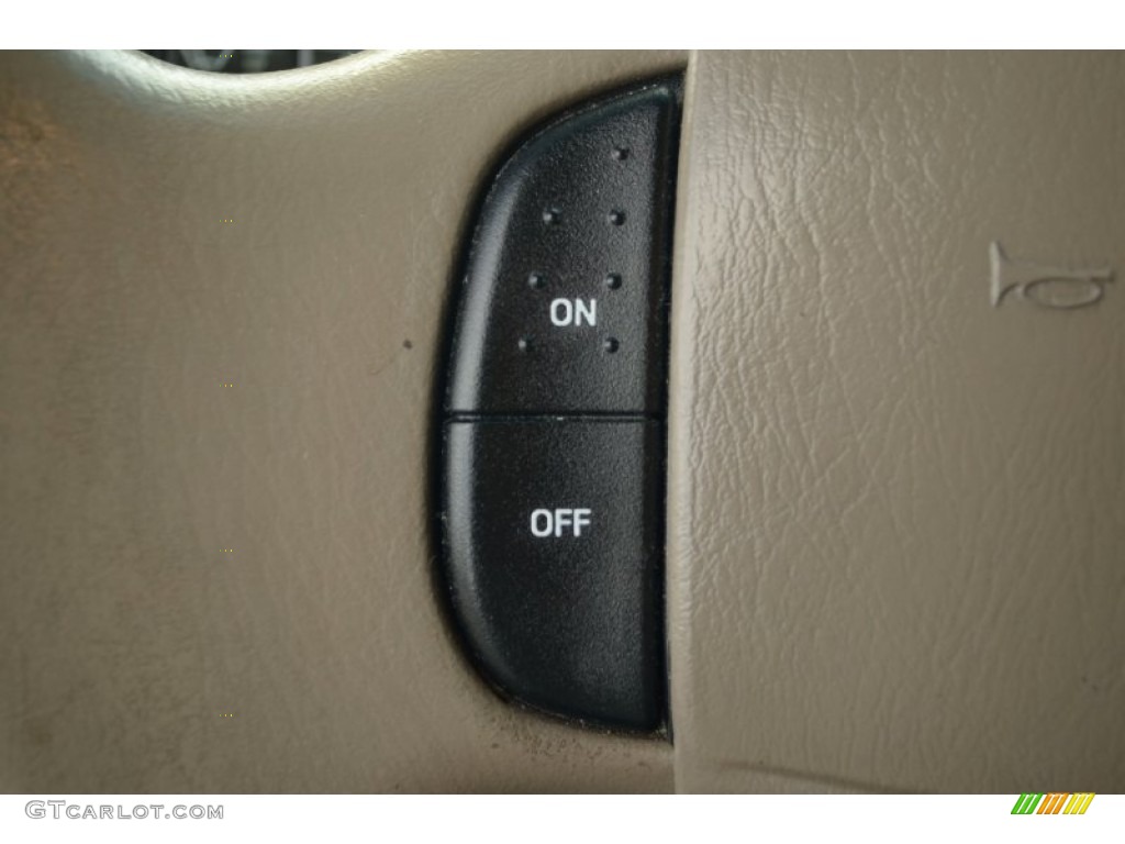 2000 Ford Expedition XLT Controls Photo #72936097