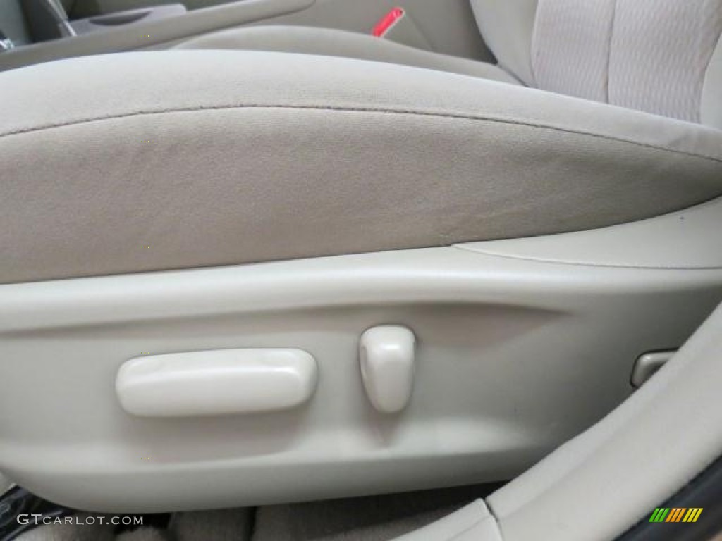 2010 Camry LE - Sandy Beach Metallic / Bisque photo #9