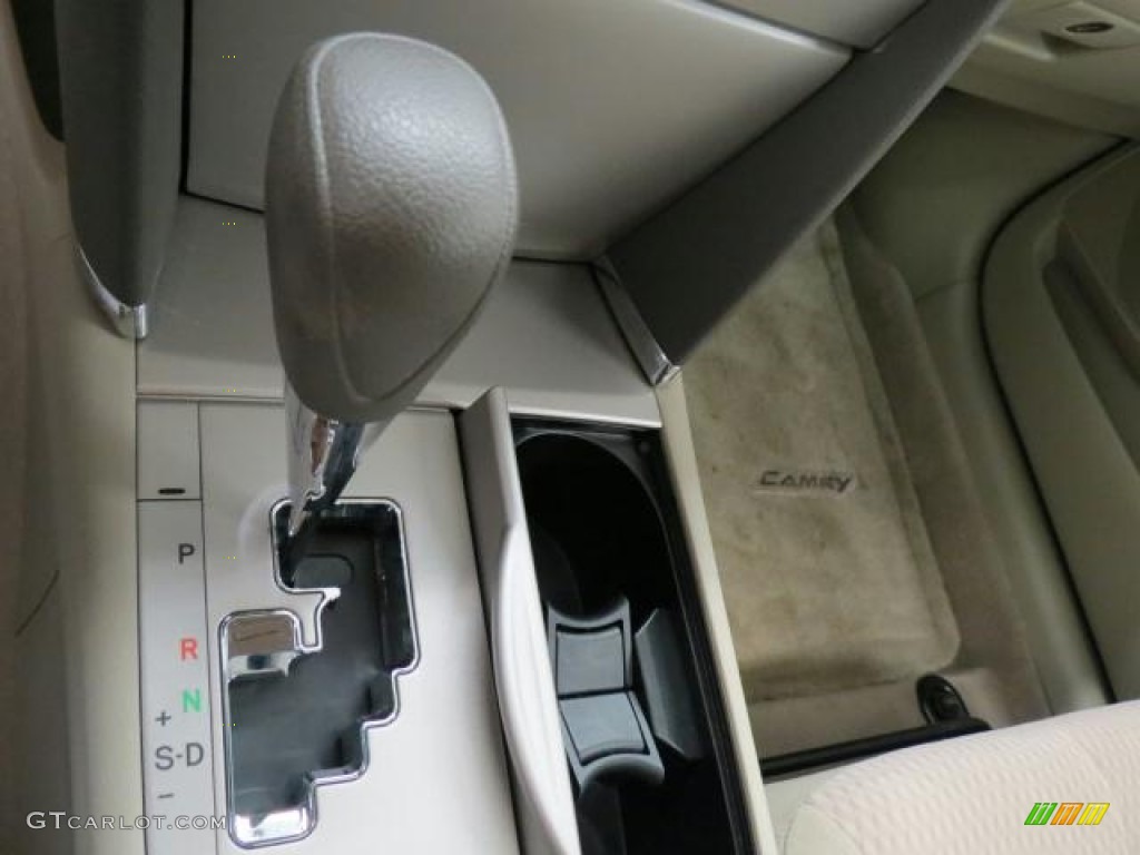 2010 Camry LE - Sandy Beach Metallic / Bisque photo #17