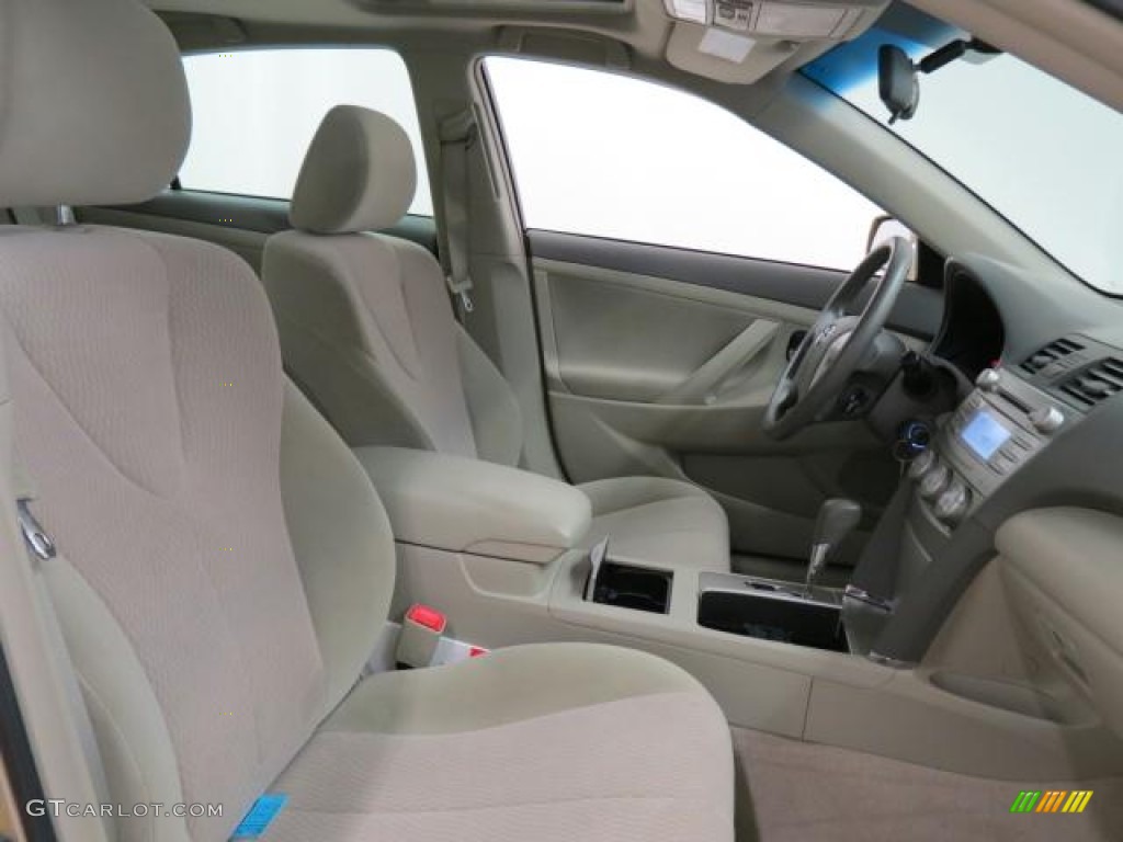 2010 Camry LE - Sandy Beach Metallic / Bisque photo #23