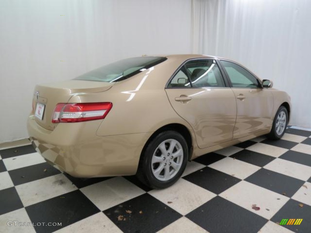 2010 Camry LE - Sandy Beach Metallic / Bisque photo #27