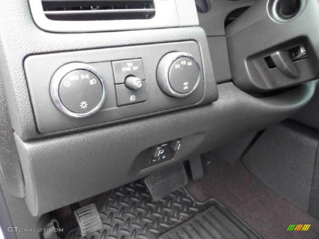 2013 Chevrolet Silverado 3500HD LTZ Crew Cab 4x4 Controls Photo #72946325