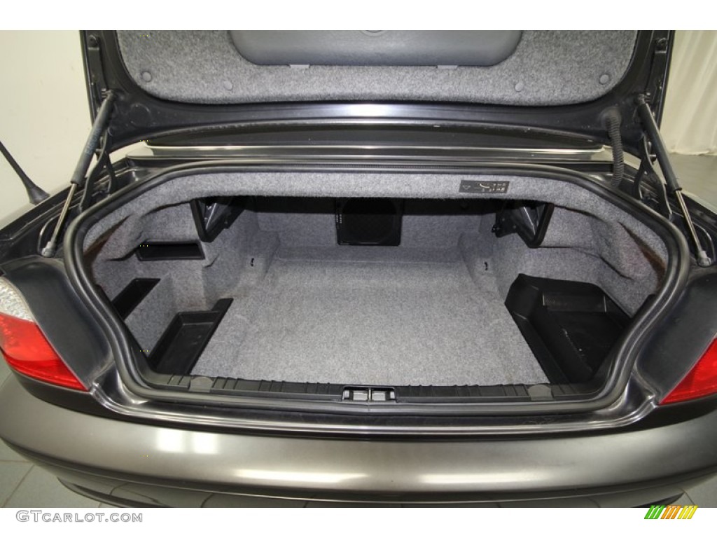 2005 BMW 3 Series 330i Convertible Trunk Photo #72946578