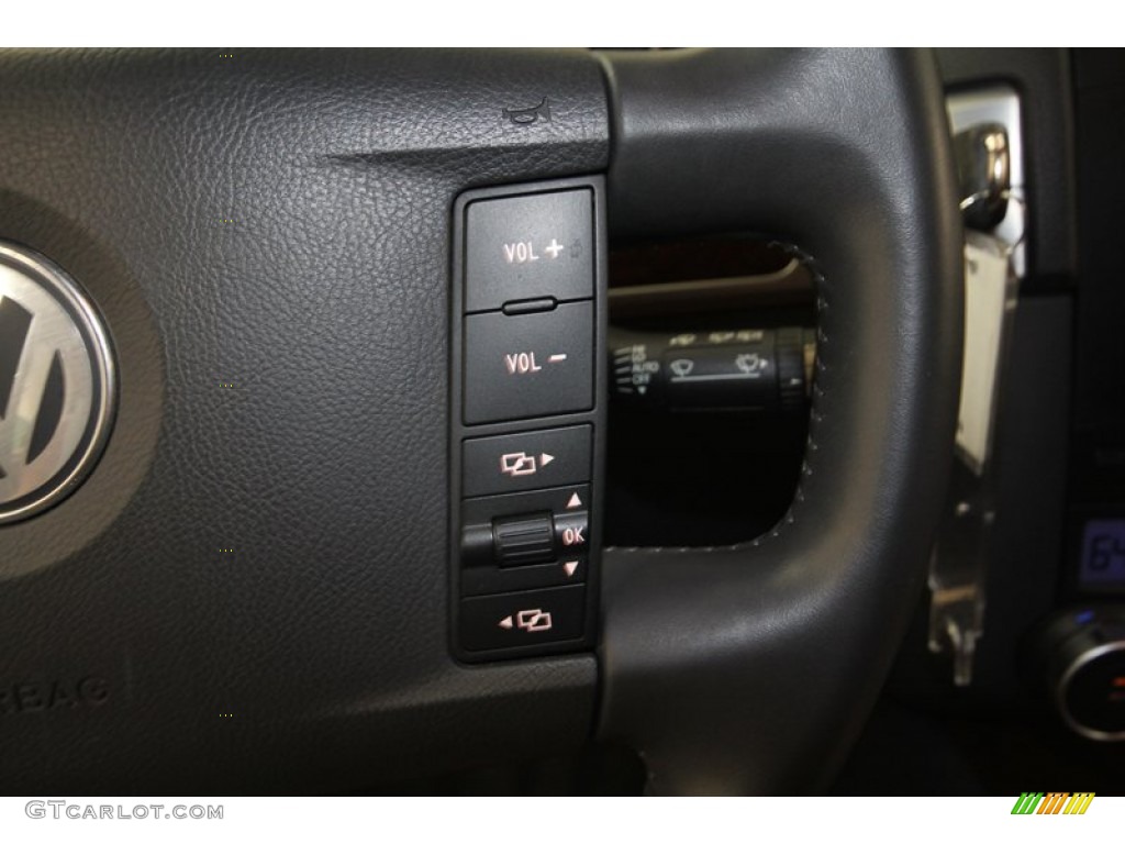 2008 Volkswagen Touareg 2 V8 Controls Photo #72956181