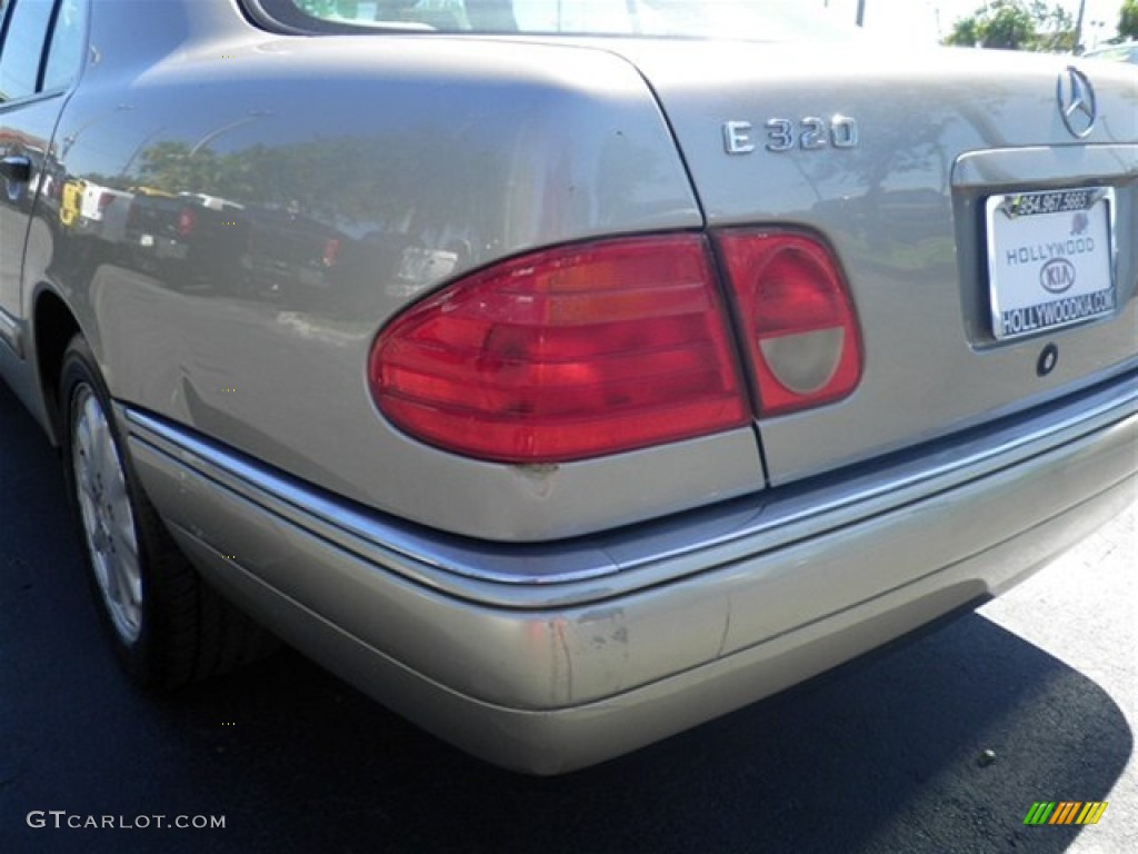 1998 E 320 Sedan - Smoke Silver Metallic / Parchment photo #10