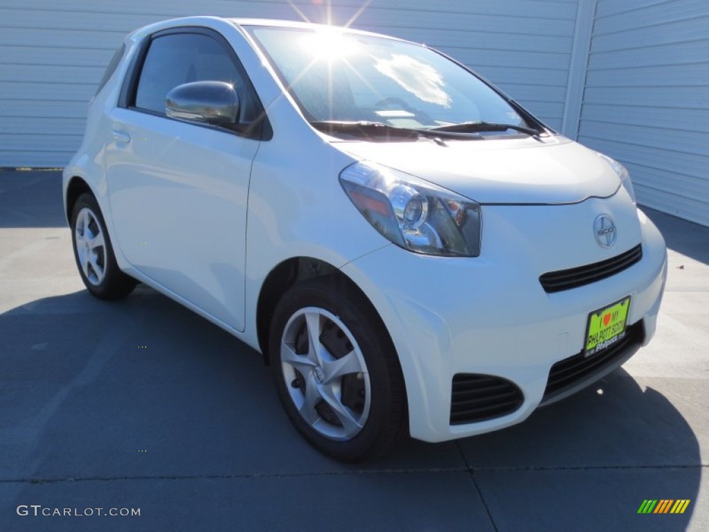 Blizzard White Pearl Scion iQ