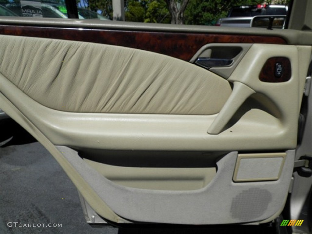 1998 Mercedes-Benz E 320 Sedan Parchment Door Panel Photo #72960108
