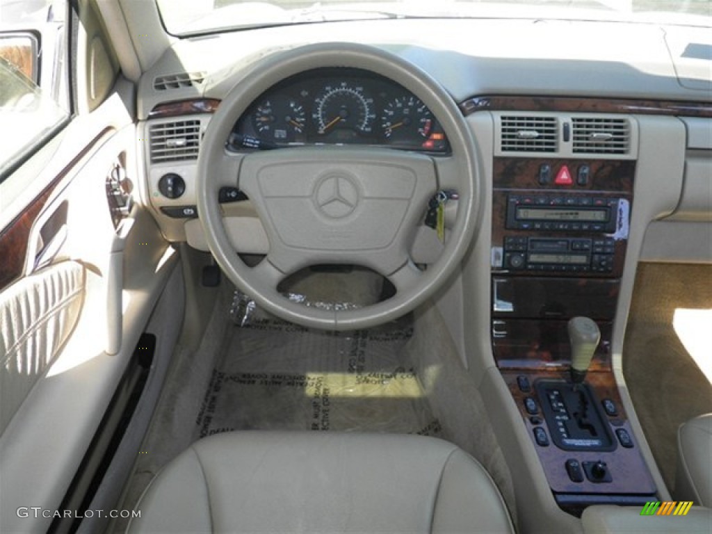 1998 Mercedes-Benz E 320 Sedan Parchment Dashboard Photo #72960276