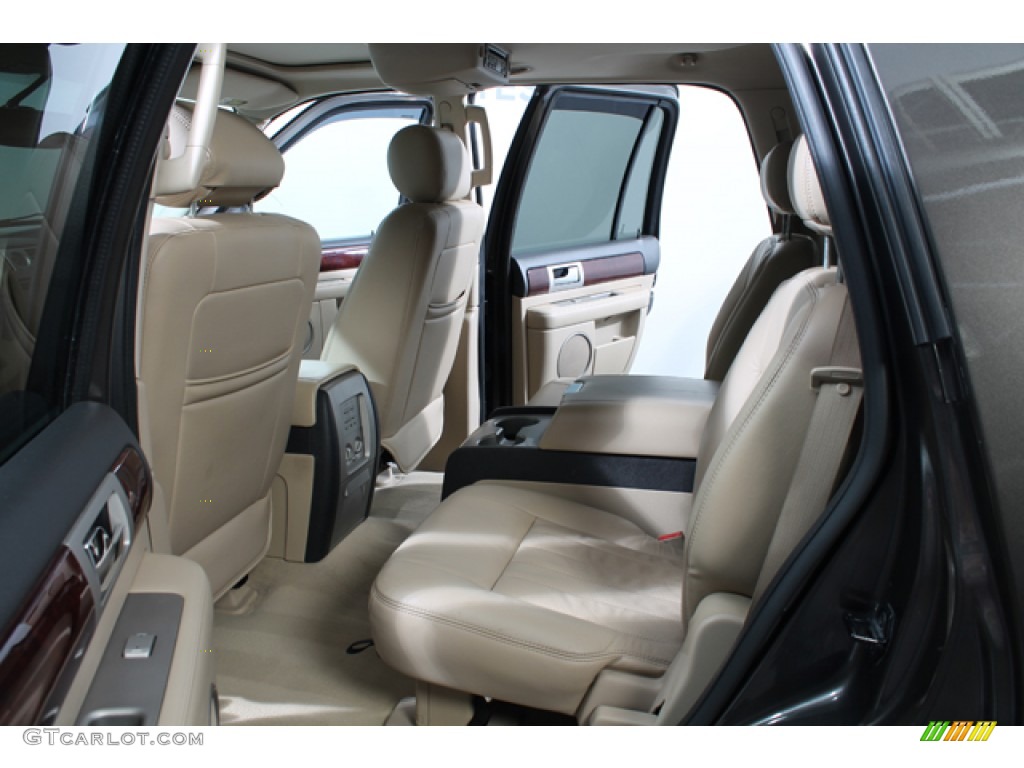 2005 Lincoln Navigator Ultimate 4x4 Rear Seat Photo #72962937