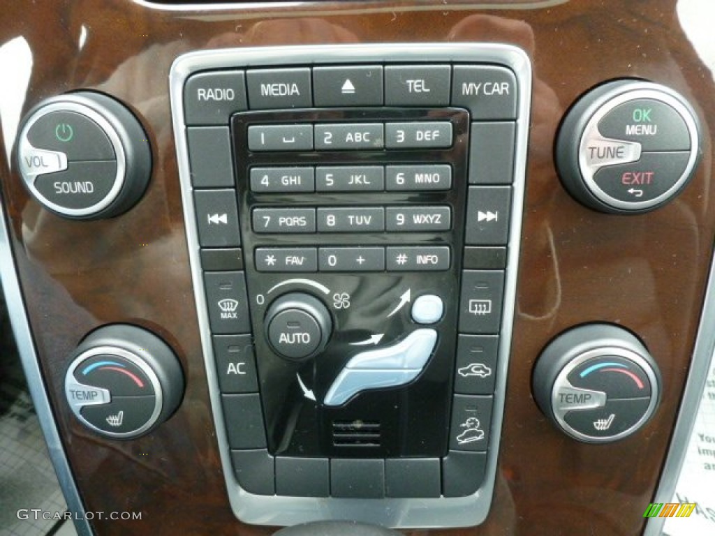 2012 Volvo XC70 3.2 AWD Controls Photo #72967848