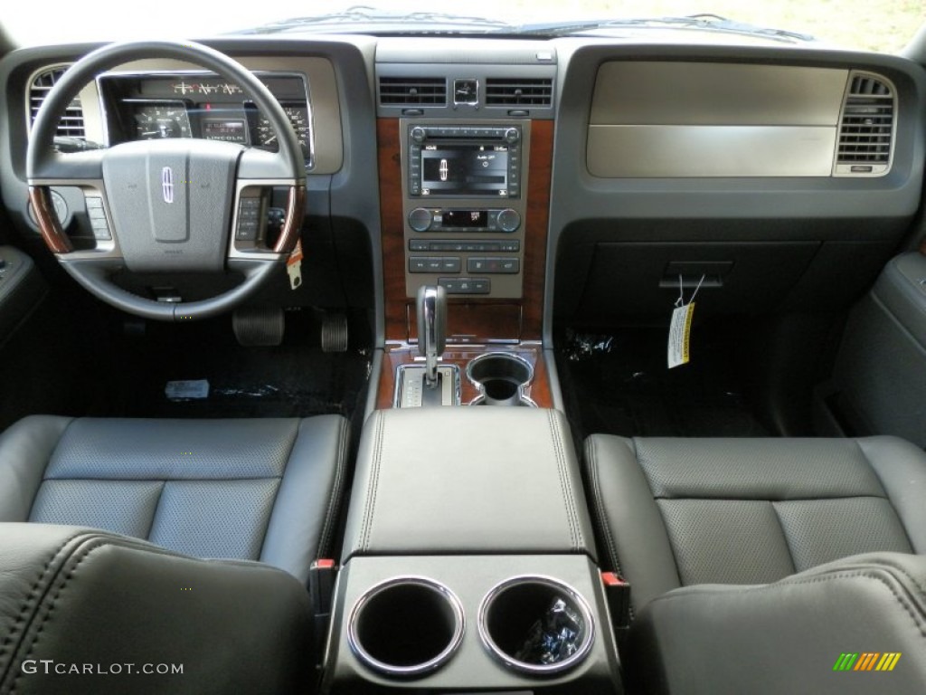 2013 Navigator 4x4 - Tuxedo Black Metallic / Charcoal Black photo #11