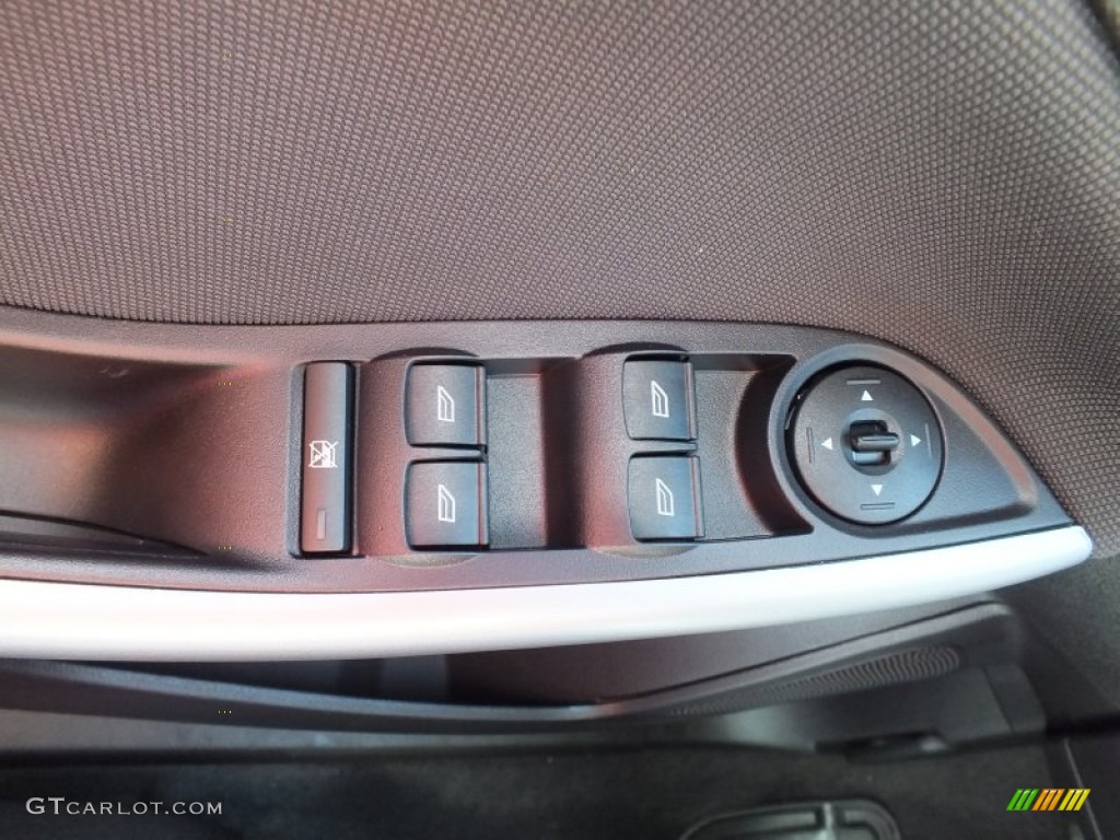 2013 Ford Focus SE Sedan Controls Photo #72971472