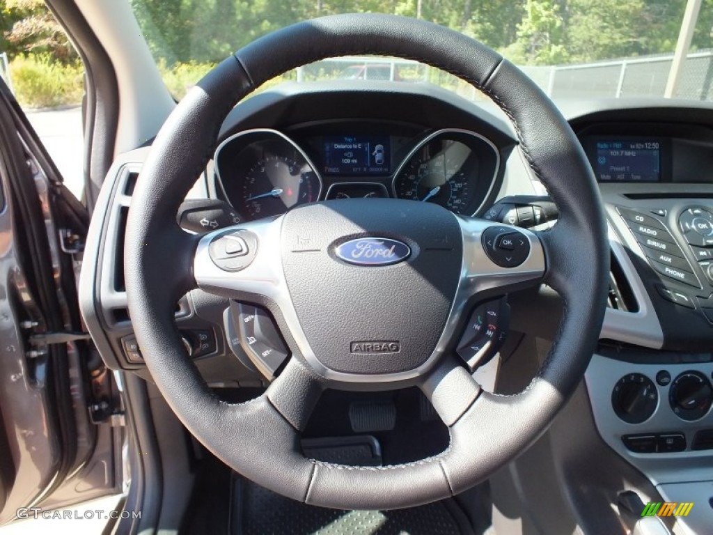 2013 Ford Focus SE Sedan Charcoal Black Steering Wheel Photo #72971514