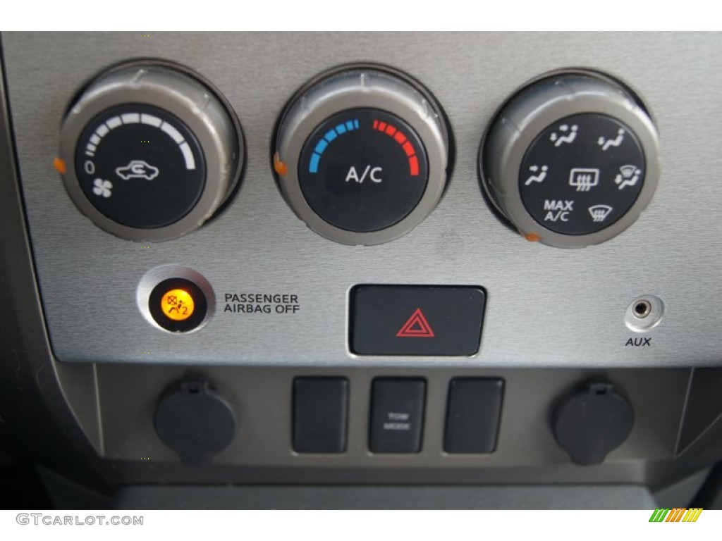 2005 Nissan Titan LE Crew Cab 4x4 Controls Photo #72972183