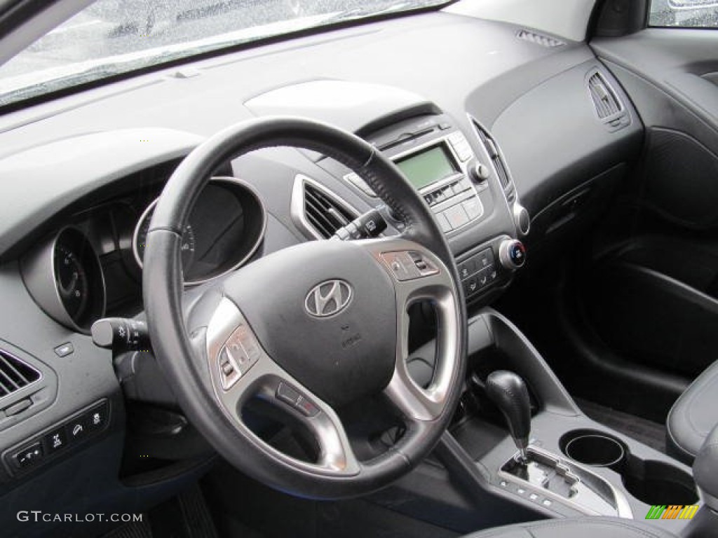 2010 Hyundai Tucson GLS AWD Dashboard Photos
