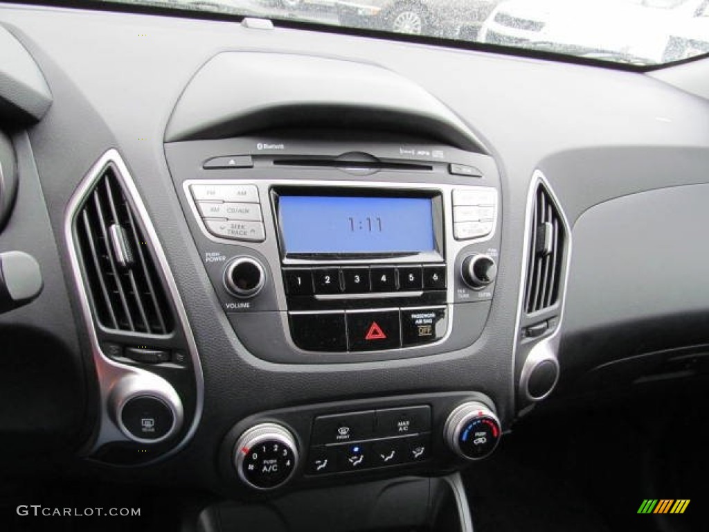 2010 Hyundai Tucson GLS AWD Controls Photo #72973449