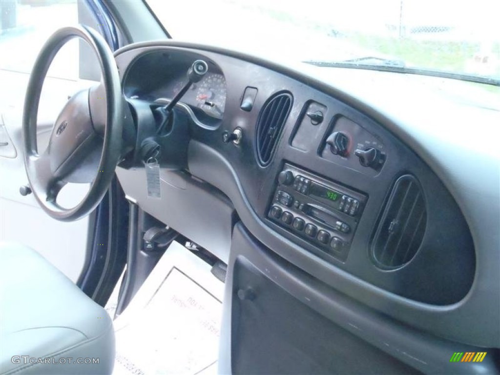 2002 Ford E Series Van E250 Commercial Medium Graphite Dashboard Photo #72976587