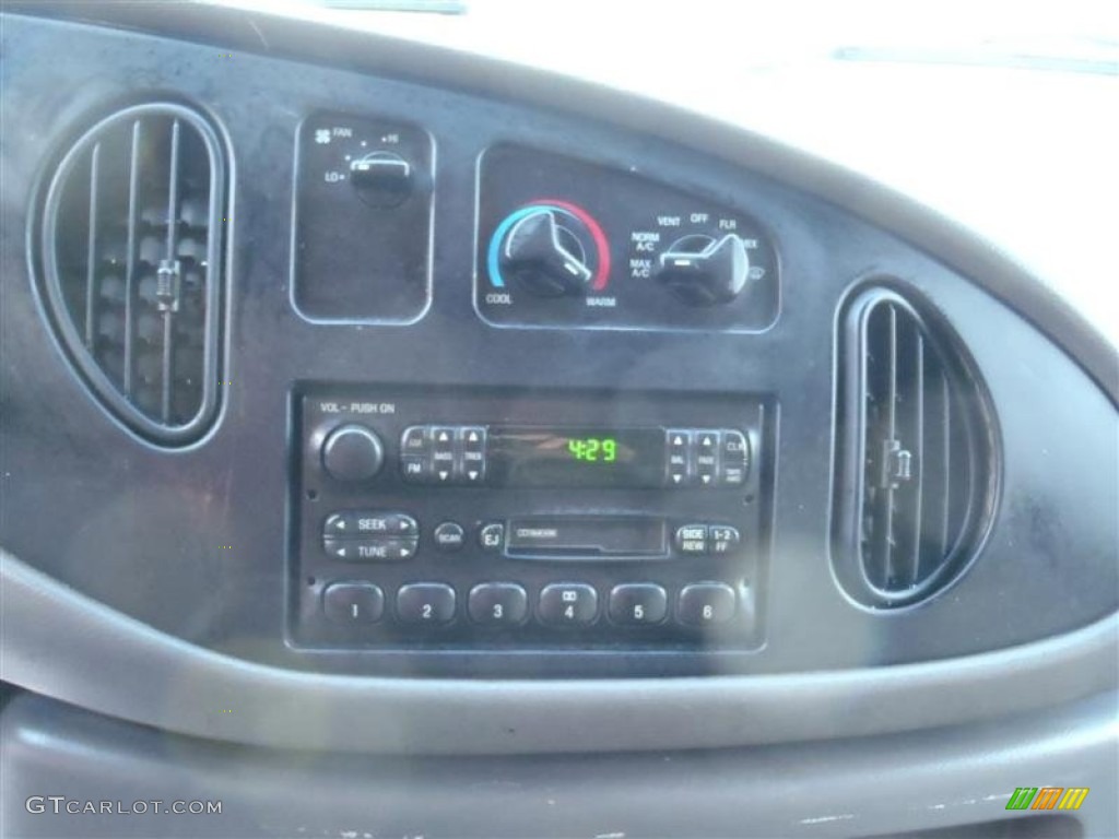 2002 Ford E Series Van E250 Commercial Controls Photo #72976920