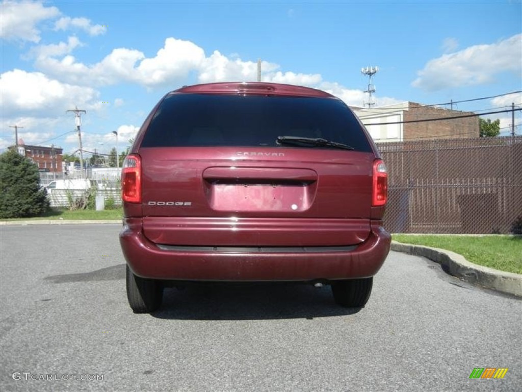 2002 Caravan Sport - Dark Garnet Red Pearl / Sandstone photo #12