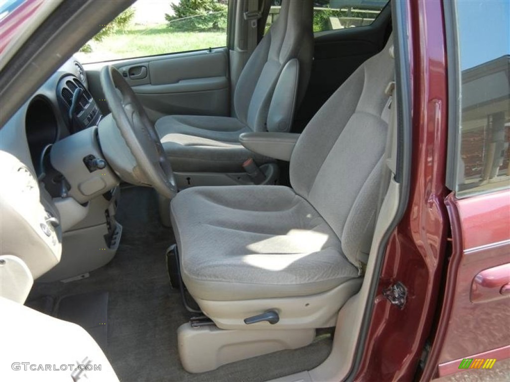 2002 Caravan Sport - Dark Garnet Red Pearl / Sandstone photo #15