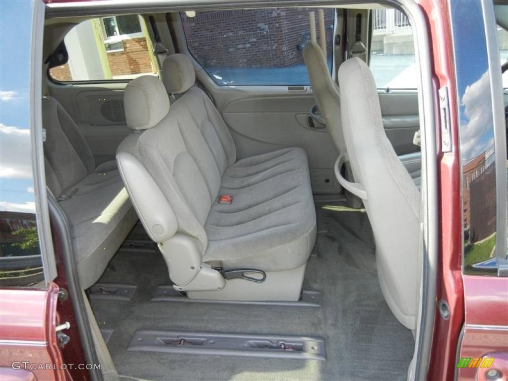 2002 Caravan Sport - Dark Garnet Red Pearl / Sandstone photo #17